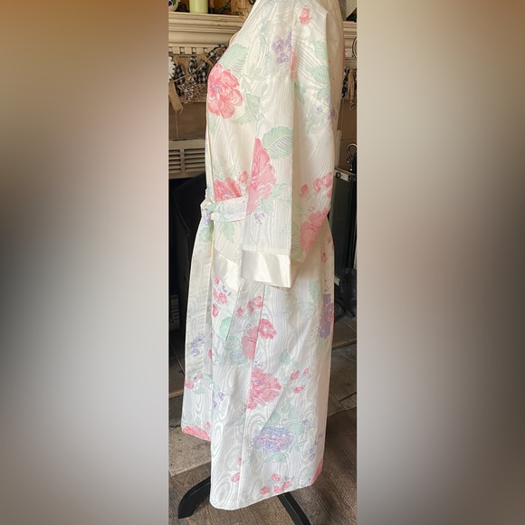 Vintage Vandemere Union Made Floral Satiny Robe with satiny trim and belt Sz Med - Picture 8 of 10